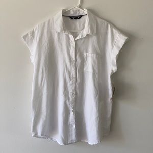 Lightweight short sleeve button up